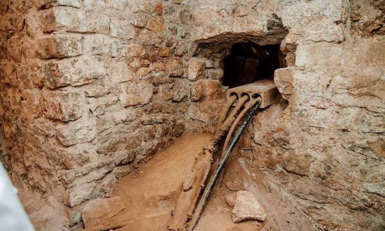 AFERA Tunel: Iz obijenog DEPOA Višeg suda u Podgorici nestalo i nekoliko MOBILNIH telefona