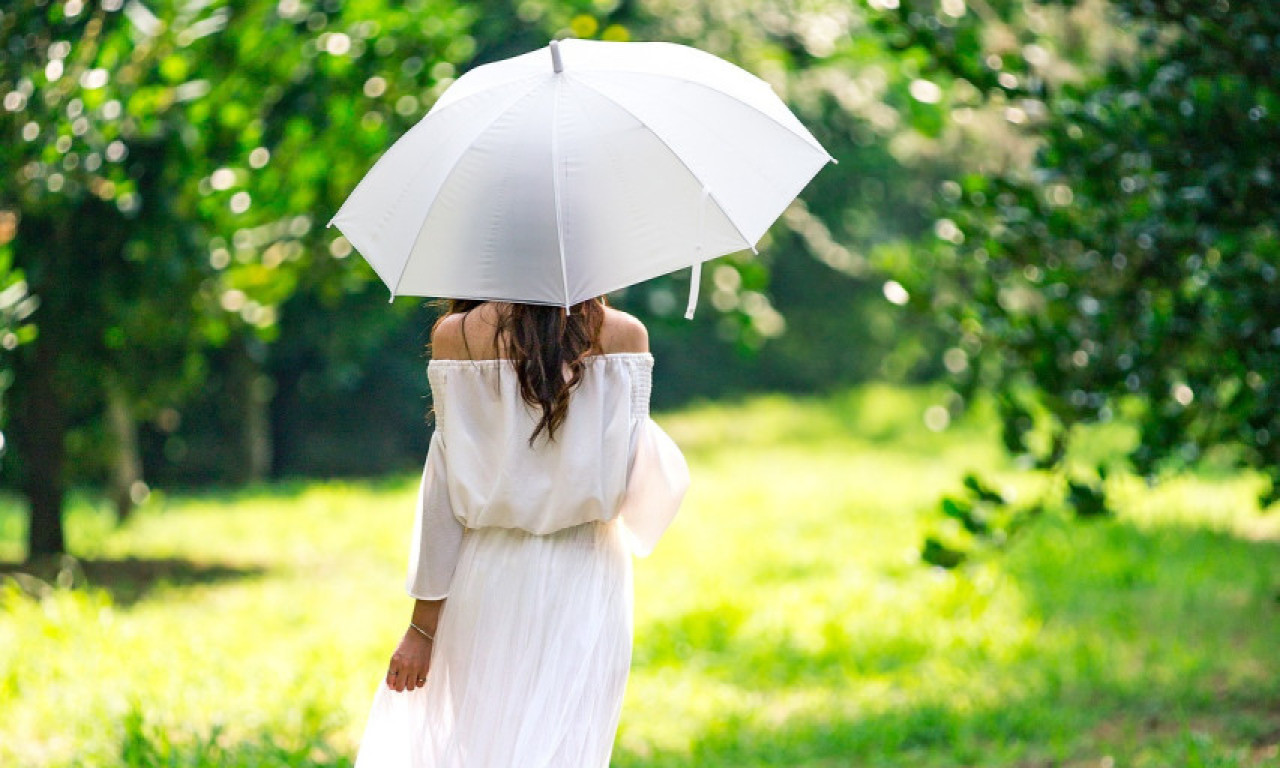 STIŽE OSVEŽENJE! Temperatura u padu, olujni udari vetra i pljuskovi u ovim delovima zemlje
