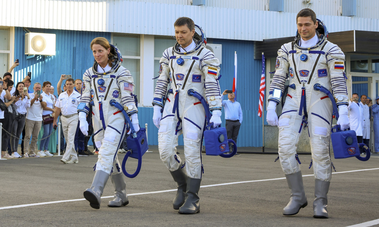 Na zemlji RATUJU, u kosmosu DRUGUJU: Dvojica RUSKIH i jedan AMERIČKI ASTRONAUT poleteli na Međunarodnu SVEMIRSKU STANICU