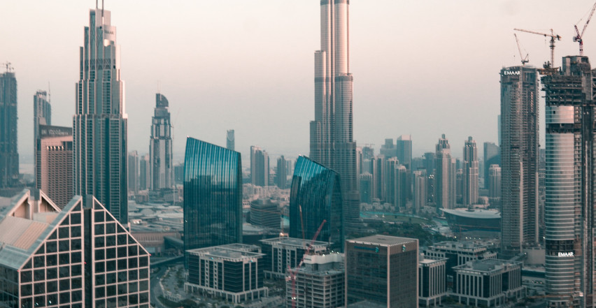 KOLIKE SU PLATE U DUBAIJU? Godišnja srpska plata može da se zaradi za mesec dana!