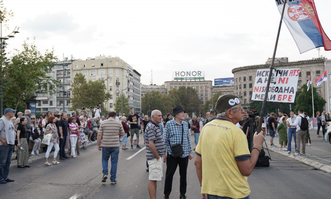 Završen protest DELA OPOZICIJE ispred RTS-a, odblokiran saobraćaj u centru Beograda