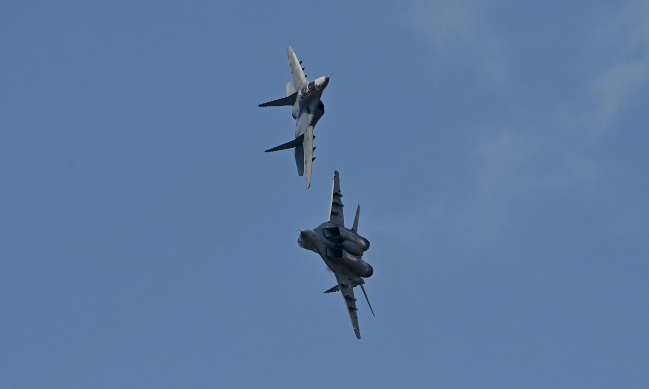 Srpski MIGOVI na NEBU, spektakl u Skoplju: Piloti VOJSKE SRBIJE oduševili na AEROMITINGU