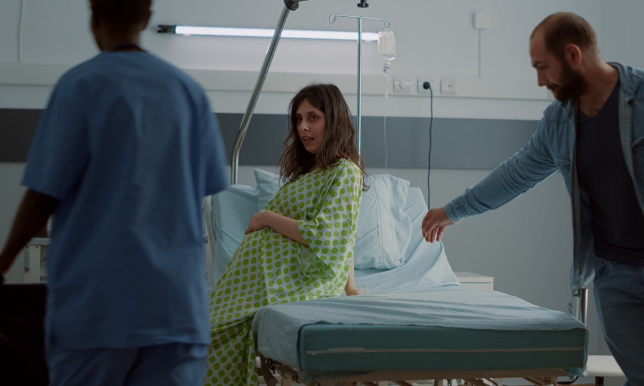 Svaka 10. ŽENA u Srbiji NE ŽELI ponovo da postane majka: Užasno iskustvo u PORODILIŠTU se NE ZABORAVLJA