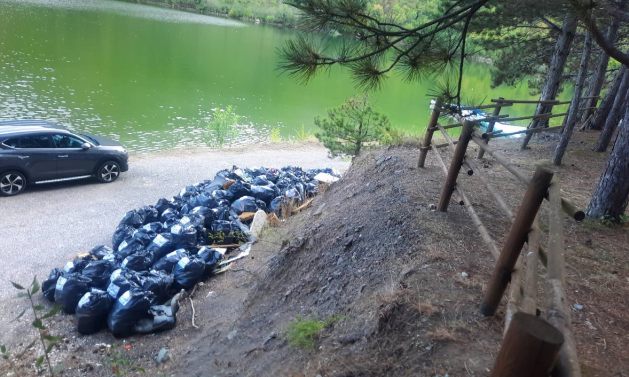 Oni vole svoju REKU i NE ČEKAJU DRUGE da im pomognu: Ekolozi izvukli 200 vreća plutajućeg SMEĆA iz Lima