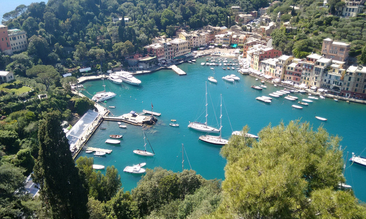 OBIČNO SE ČEKA barem 10 godina,. ali...  Jedan GRAD U ITALIJI već dao ime ulici po SILVIJU BERLUSKONIJU