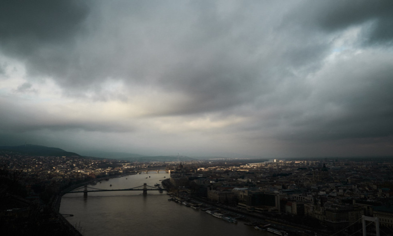 DŽINOVSKA OLUJNA MASA JURI PREMA SRBIJI! Pogledajte šta nam se približava iz Hrvatske (FOTO)