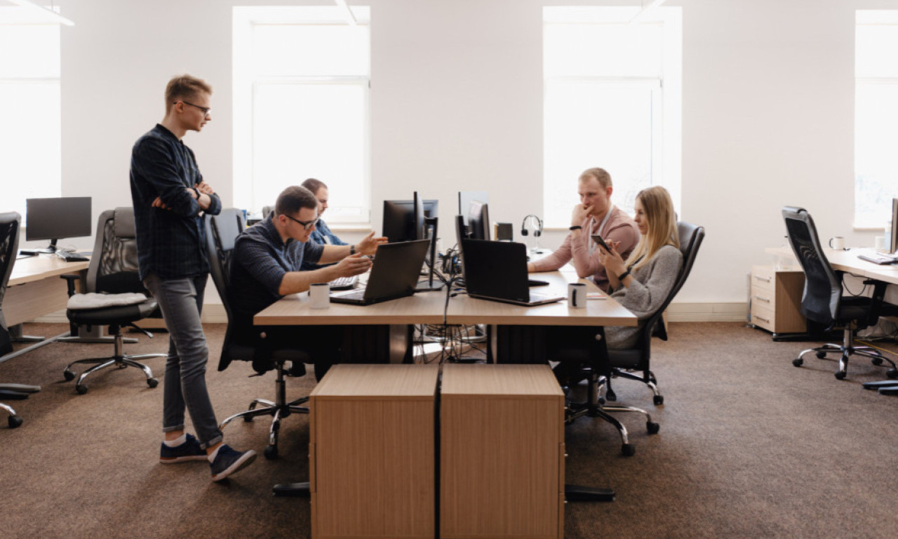 TRAŽE SE RADNICI U SRBIJI! Nude platu i do 4.600 evra mesečno, a otvorenih mesta sve više