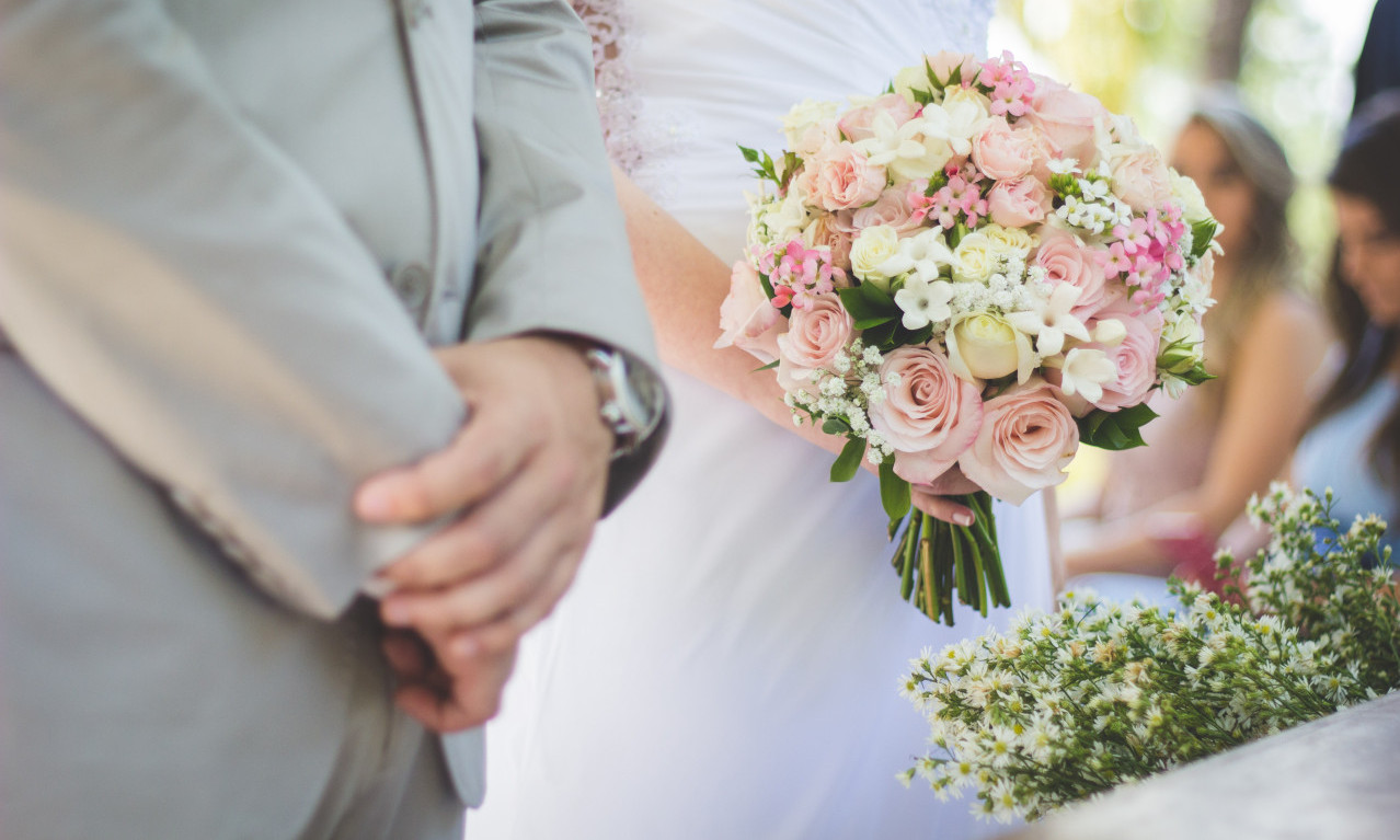ALBANAC I ALBANKA PRVE BRAČNE NOĆI ZAVRŠILI U BOLNICI Hteli da eksperimentišu, lekari ih jedva spasili