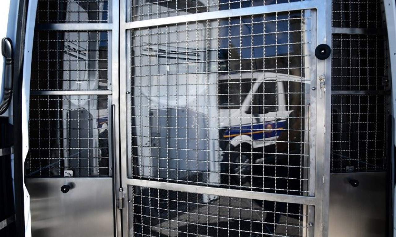 Leskovčanka tukla sina, VUKLA GA PO KEJU i gurnula u REKU: Uhapšena MAJKA IZ PAKLA