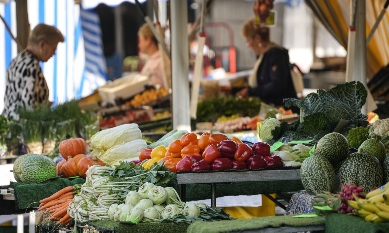 KAKO DA SE NE UGOJIMO TOKOM POSTA Letnji jelovnik koji čuva liniju i dušu