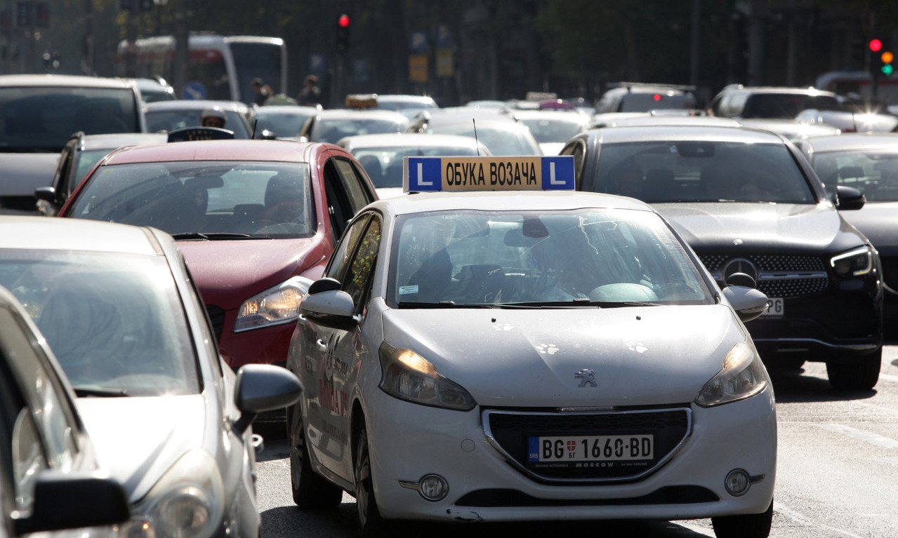 VELIKA SMENA TURISTA ZA VIKEND, NAORUŽAJTE SE STRPLJENJEM Evo kako da izbegnete najveće gužve u saobraćaju kroz Srbiju