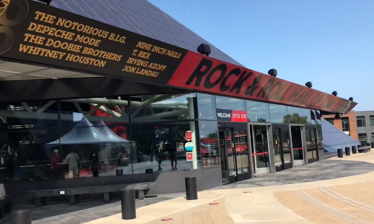 26 muzičkih ZVEZDA uvedeno je u Kuću slavnih rokenrola VIŠE od jednom, a ovom muzičaru je ta čast pripala čak TRI PUTA