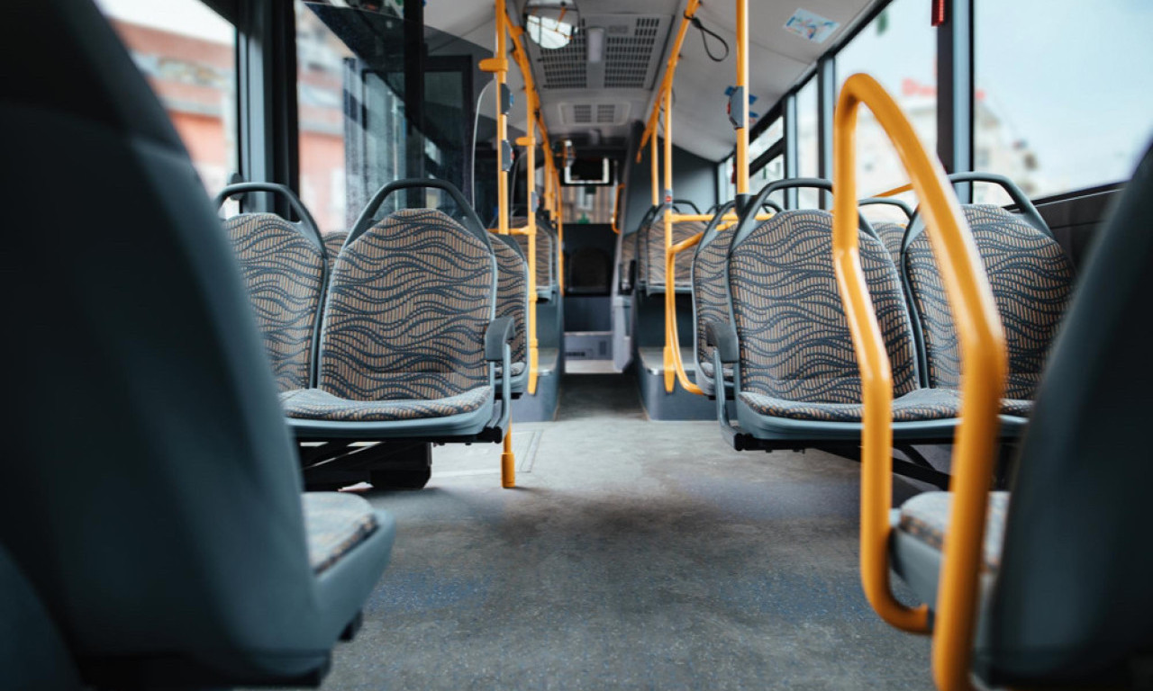 NOVO PRAVILO PRI UKRCAVANJU U AUTOBUSE I VOZOVE Oprez putnici, od maja će se ovo novčano kažnjavati