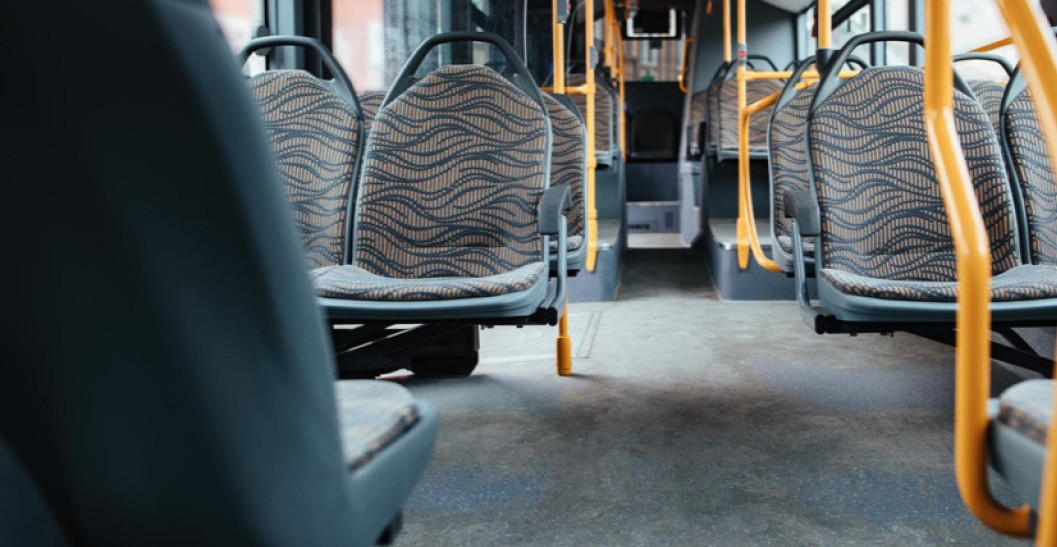 UŽAS U BEOGRADSKOM AUTOBUSU! Uhapšen INDIJAC zbog POLNOG UZNEMIRAVANJA MALOLETNICE