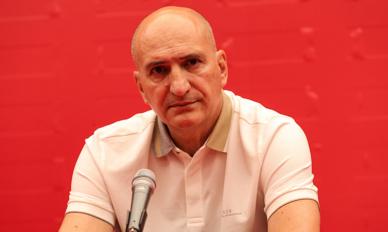 MITAR MRKELA POSTAO DEDA! Legenda Zvezde dobila unuku, a ovo je prva slika malene lepotice! (FOTO)
