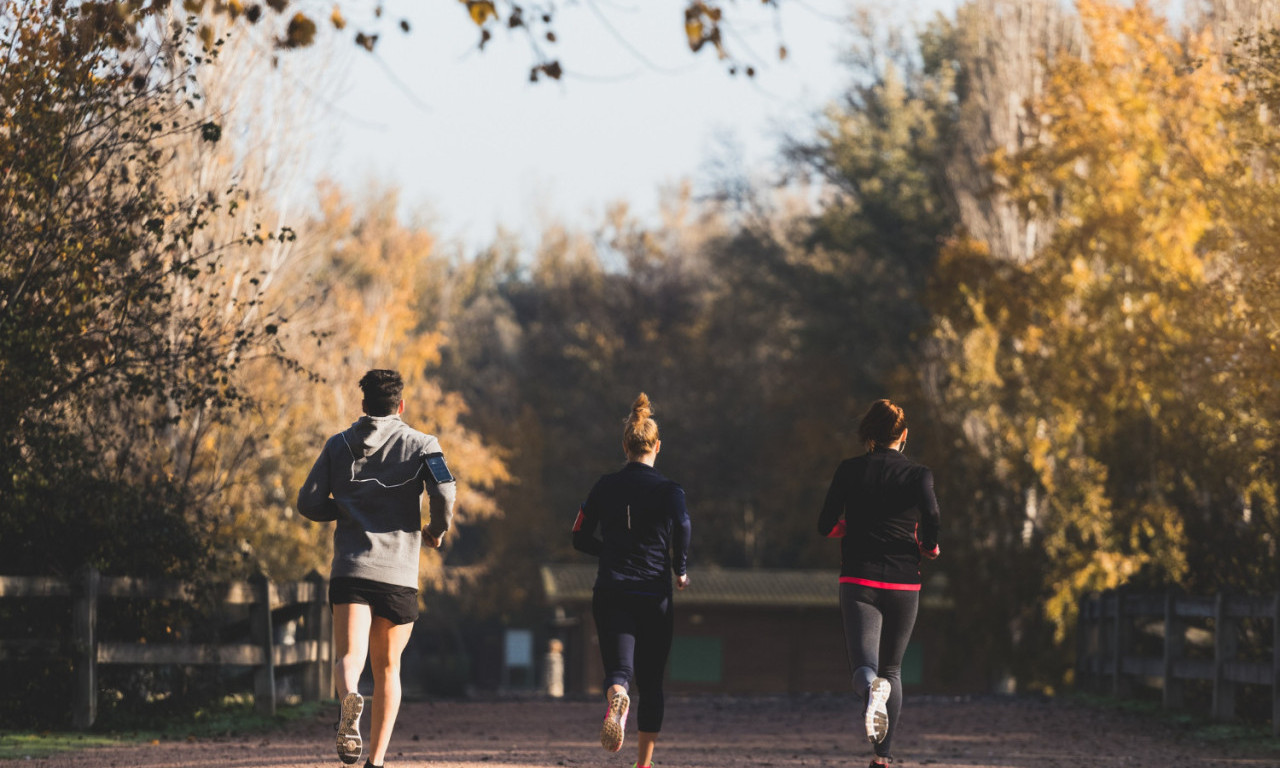 SLEDE NAM VRLO SVEŽA JUTRA Obucite se slojevito! Tokom dana toplije, ali biće i vetra