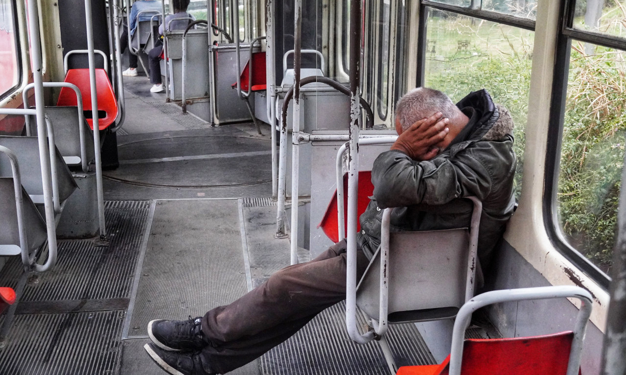 TRAMVAJI STALI NA NOVOM BEOGRADU! Saobraćajni kolaps zbog udesa!