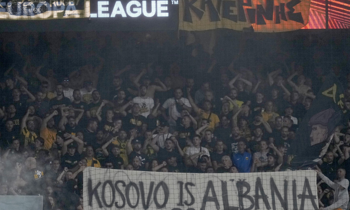 Izrazili GAĐENJE i osudu: AEK se ogradio od SRAMNOG transparenta "Kosovo je Albanija"