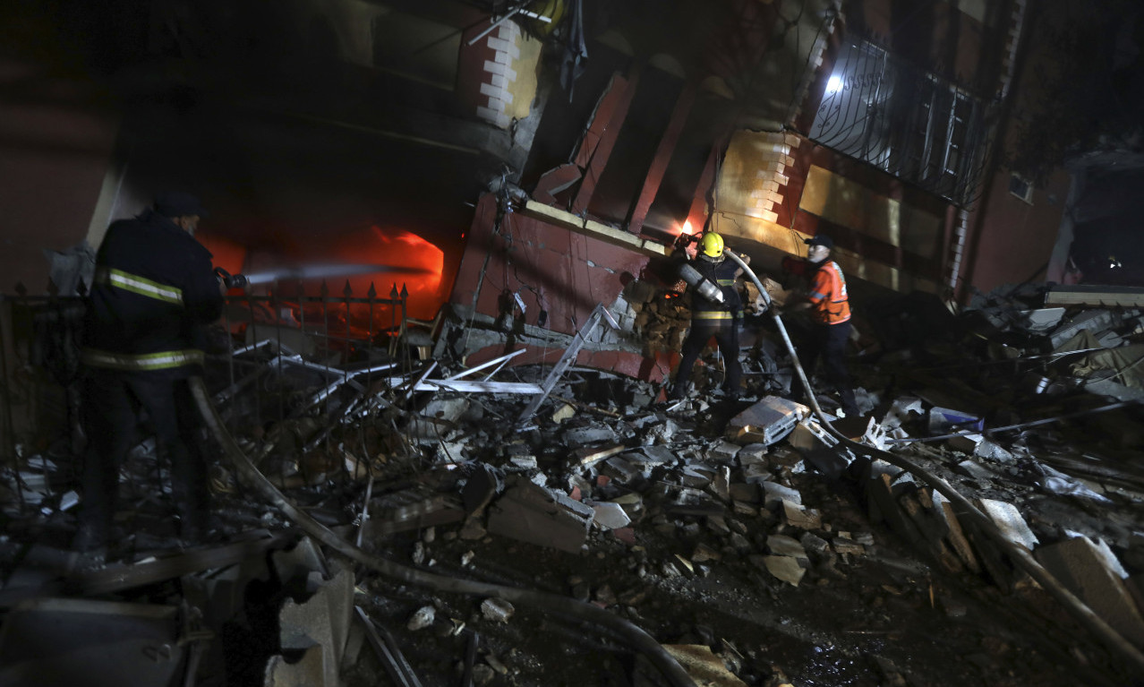 DA LI JE OVO RATNI ZLOČIN? Izraelci bacili bombu od 230 kilograma na kafić u Gazi, broje se mrtvi