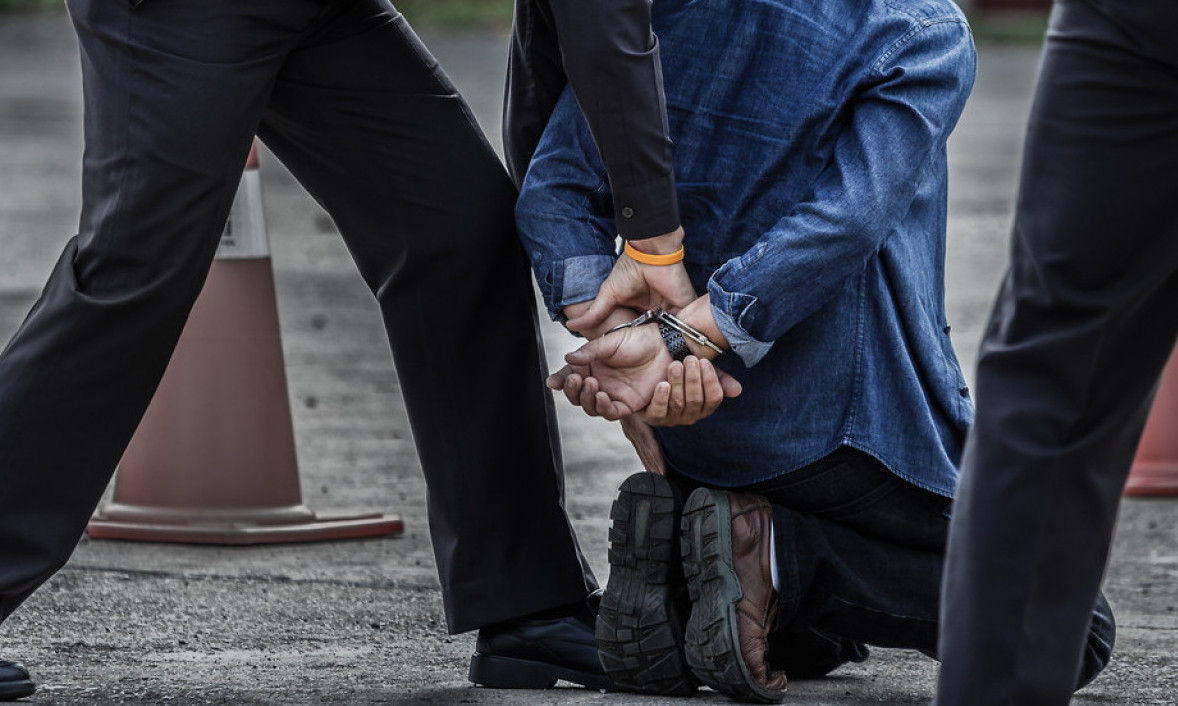 "PALE" DVE OSOBE ZBOG MARIHUANE! Policija im pretresla stan i kola, zaplenila ogromnu količinu droge