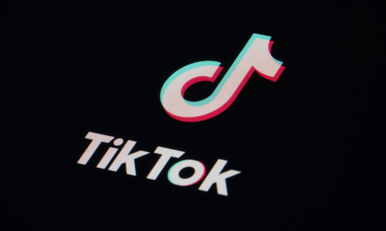UŽAS! TIKTOK ZARAĐUJE NA EKSPLICITNIM STRIMOVIMA DECE Žrtve devojčice od 9 do 15 godina!