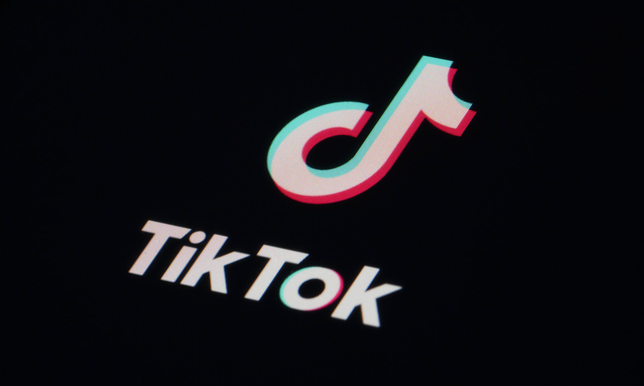 UŽAS! TIKTOK ZARAĐUJE NA EKSPLICITNIM STRIMOVIMA DECE Žrtve devojčice od 9 do 15 godina!