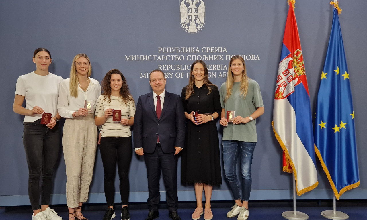 Uručeni DIPLOMATSKI PASOŠI košarkašima i odbojkašicama: Ponosni smo na SPORTSKE USPEHE