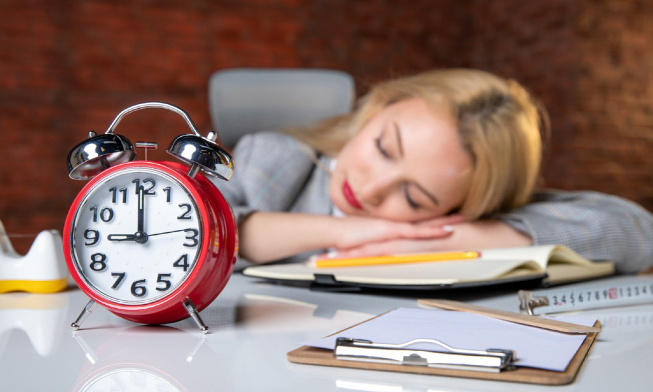 Kako ZIMSKO RAČUNANJE VREMENA utiče na zdravlje? Nekima će poremetiti bioritam, ali najugroženiji biće ZAPOSLENI