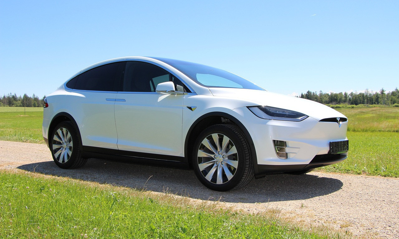 Tesla POVLAČI SA TRŽIŠTA skoro 55.000 vozila Model X
