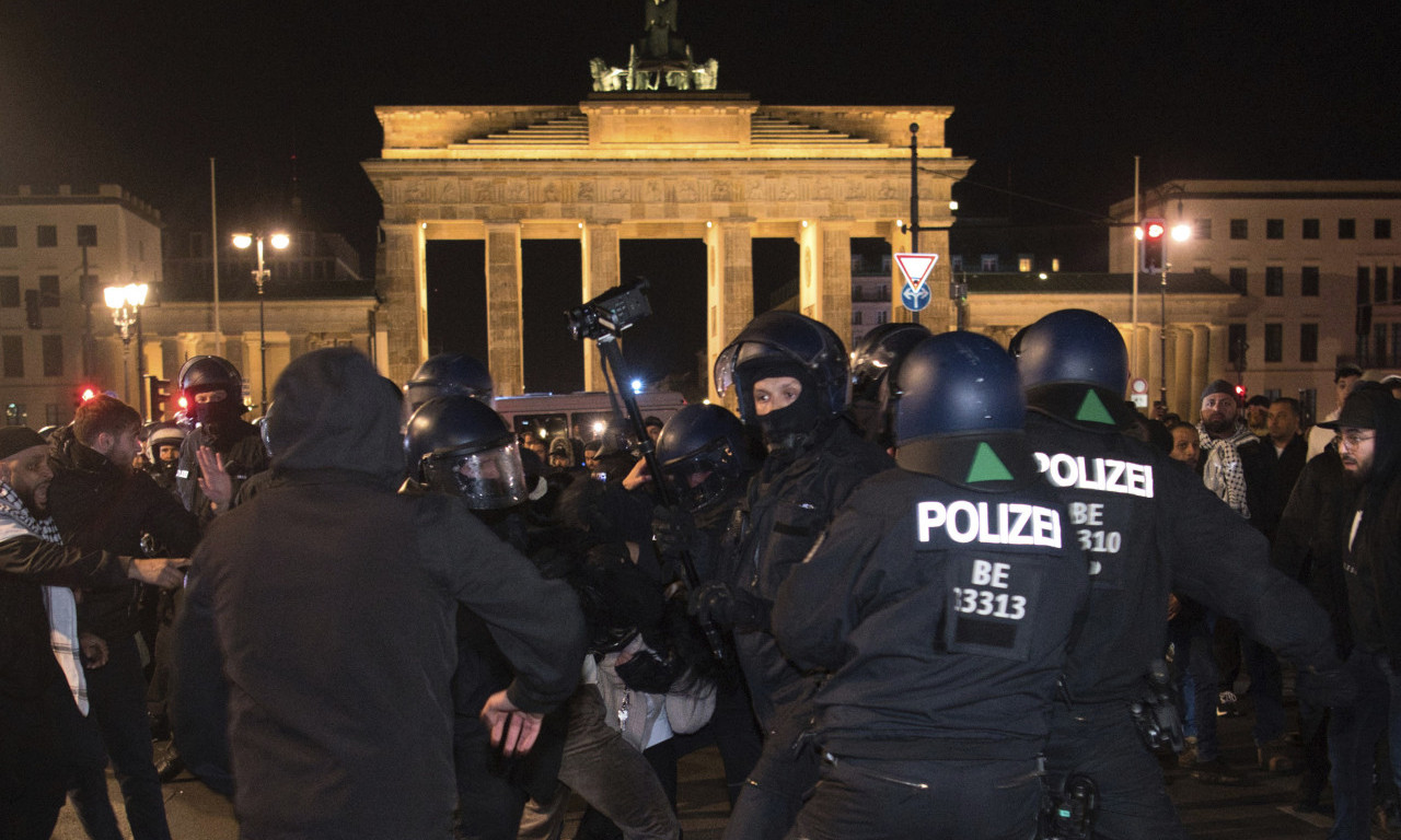 HAOS u Berlinu: U PROTESTIMA zbog BOMBARDOVANJA Pojasa Gaze povređeno 65 POLICAJACA
