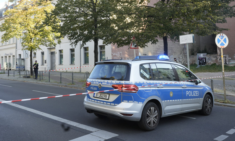 KRVAVA VELIKA SUBOTA U NEMAČKOJ Dete dozivala oca dok je ležao mrtav, policija na nogama