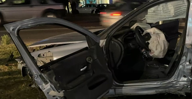 UZNEMIRUJUĆ SNIMAK NESREĆE NA NOVOM BEOGRADU! Audi projurio kroz crveno i razneo automobil u kom je bila porodica VIDEO