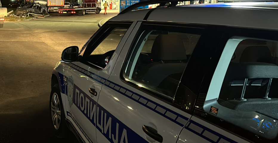 DETE JE OD JAČINE UDARCA UPALO U GEPEK, SEKLI SU LIM DA IZVUKU TELA... Očevidac opisao trenutke užasa na Novom Beogradu