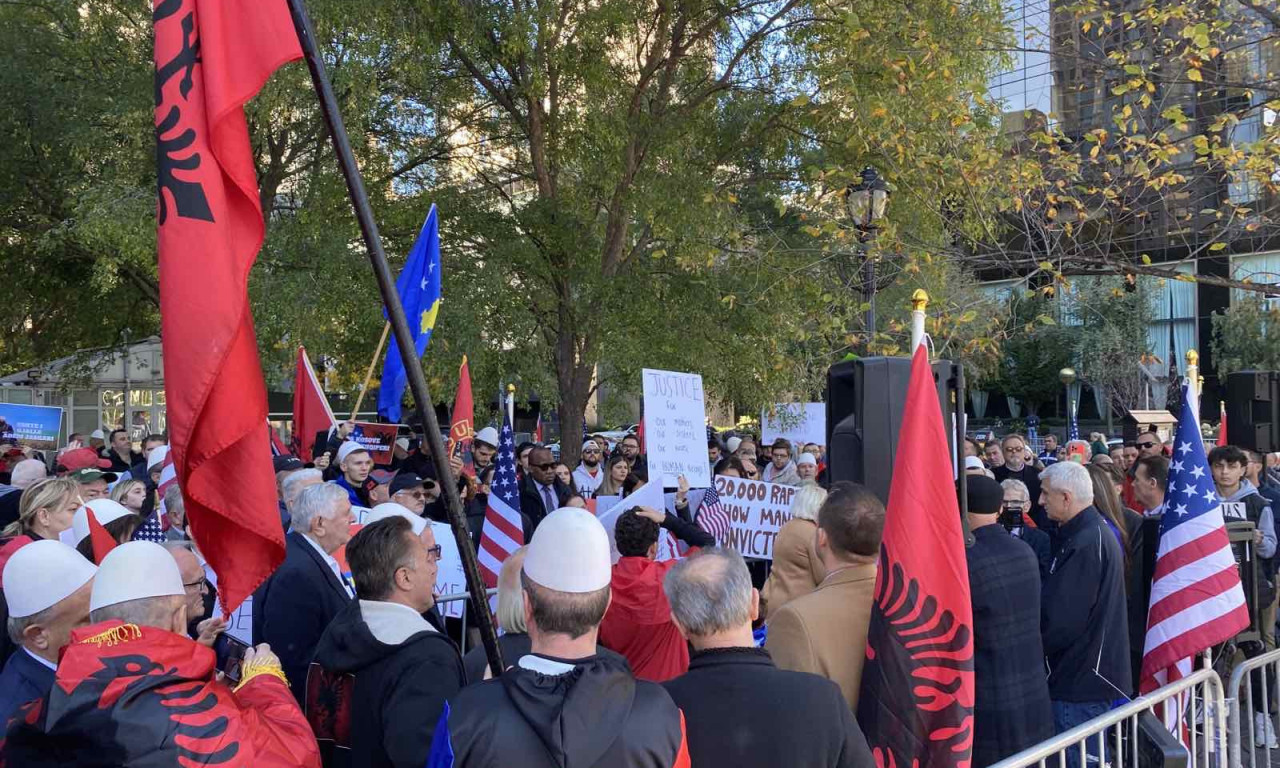 PROTEST Albanaca u Njujorku zbog UČEŠĆA Srbije na sednici SB UN - učesnici su IZGAZILI zastavu naše zemlje