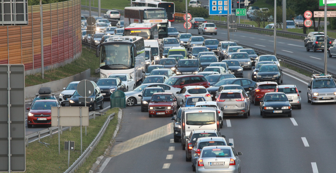 HAOS KOD GAZELE! Dva udesa na auto-putu u razmaku od 800 metara, stvaraju se velike gužve