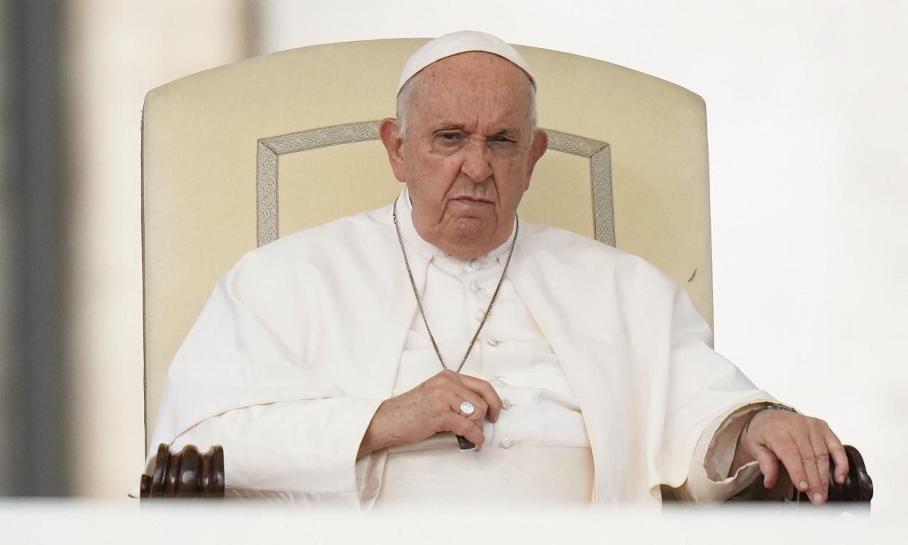 Papa Franja se oporavlja posle PLUĆNE INFEKCIJE! Njegovo stanje je DOBRO i STABILNO