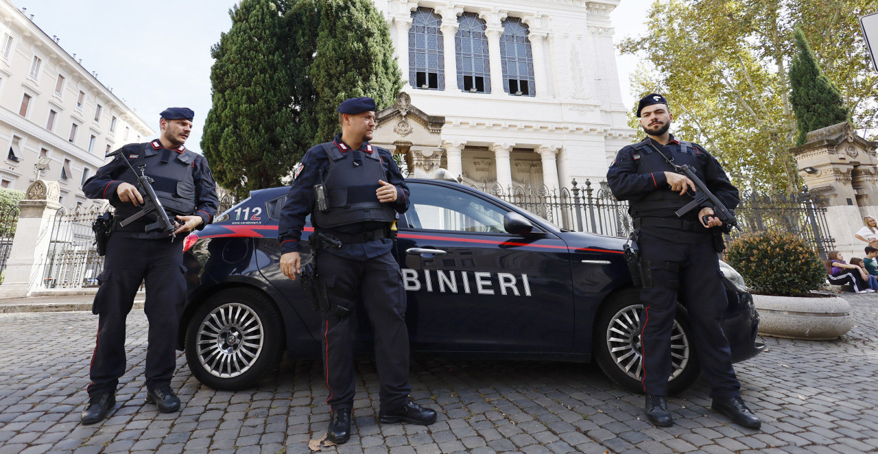 HOROR POTRESAO ITALIJU: Sin (17) usmrtio OCA koji mu je UBIO brata i majku - ali policija sumnja na drugi scenario