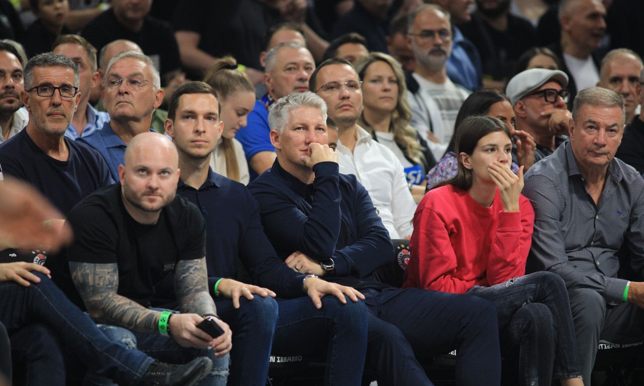 ŠVAJNI UHVAĆEN USRED NOĆI U SAUNI SA ROĐAKOM?! Aktivirao alarm pa pokušao da se izvuče ovim objašnjenjem!