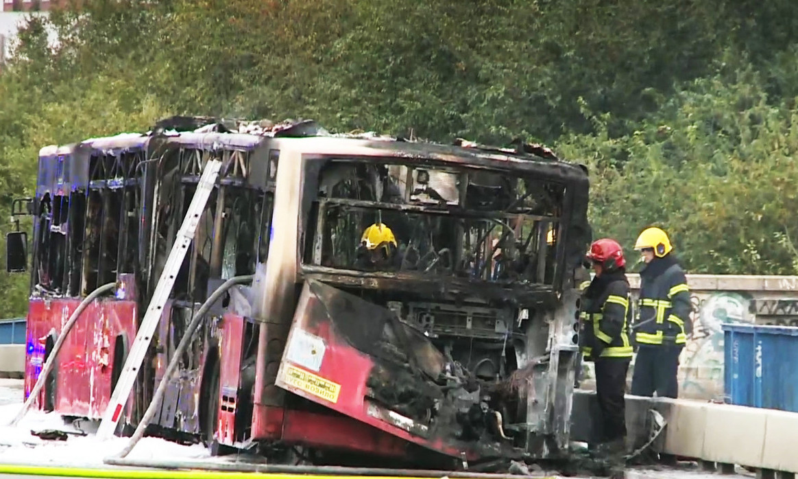 Pogledajte kako je GOREO AUTOBUS na Brankovom mostu, od njega NIŠTA NIJE OSTALO (video)