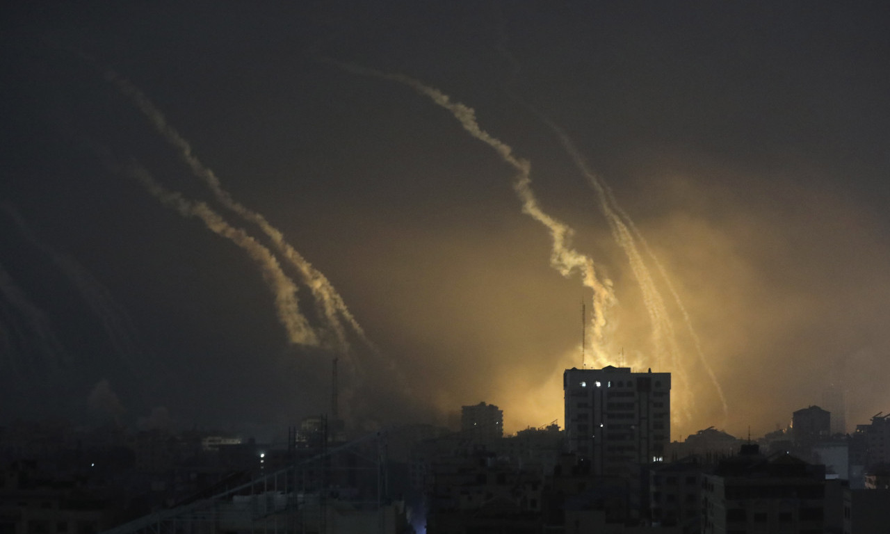 GAZA PONOVO U MRAKU! Prekinute sve internet i komunikacione usluge
