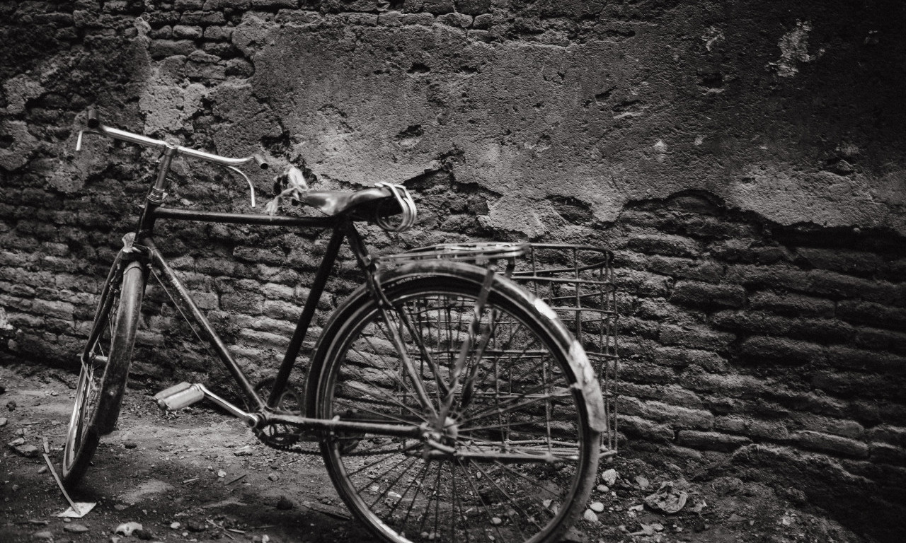 Od ovog VIDEA se diže kosa na glavi: KAMERE u Jorku snimile BICIKL BEZ VOZAČA - o čemu se ovde radi