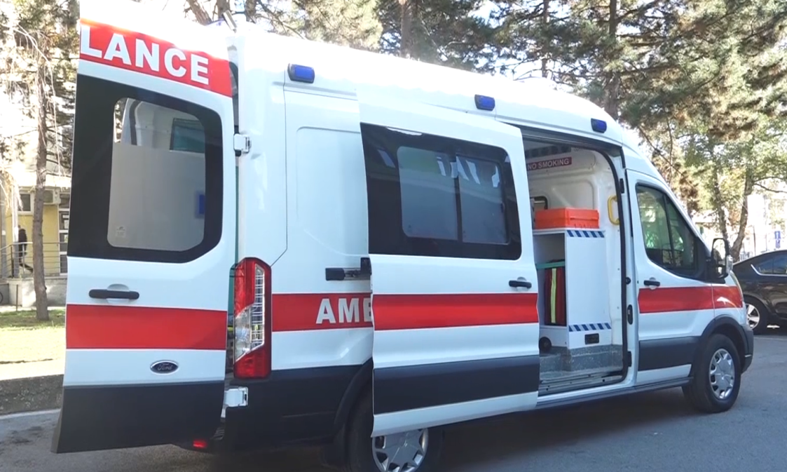 NESREĆA NA AUTO-PUTU KOD SURČINA, TOTALNI JE KOLAPS Hitna se probija kroz kolonu, evo šta se desilo