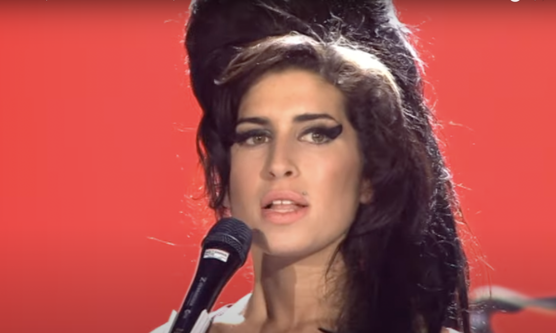 MISTERIOZNA SMRT RIVALKE EJMI VAJNHAUS Sara preminula u 47. godini, bila udata za bivšeg muža pokojne pevačice