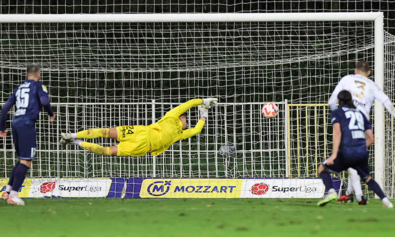 "ROMANTIČARI" UBEDLJIVI U BAČKOJ TOPOLI Velika nula u Kragujevcu