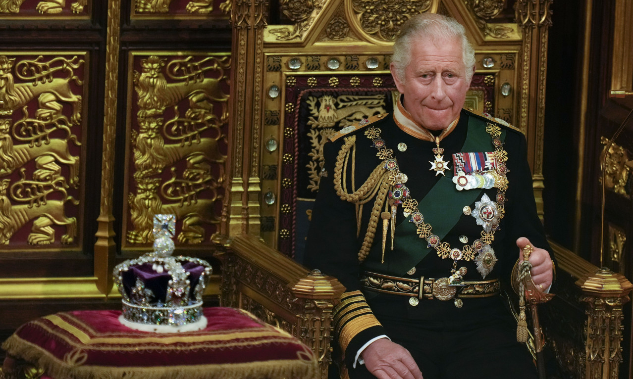 Ovo je ZDRAVSTVENA ISTORIJA KRALJA ČARLSA: BORIO SE SA KORONOM, mnogo se pričalo i o njegovim "PRSTIMA KAO KOBASICA"