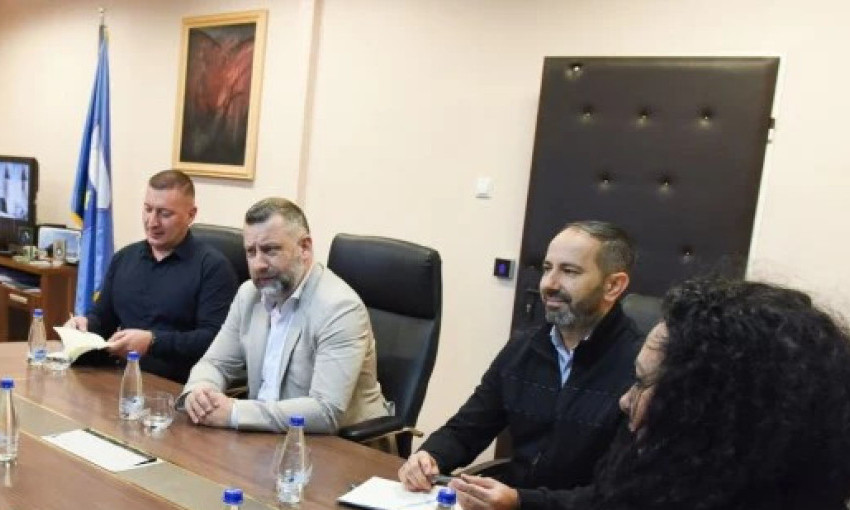 Jevtić sa komandantom Kfora i ambasadorom Švajcarske o uredbi kojom se PROTERUJE DINAR