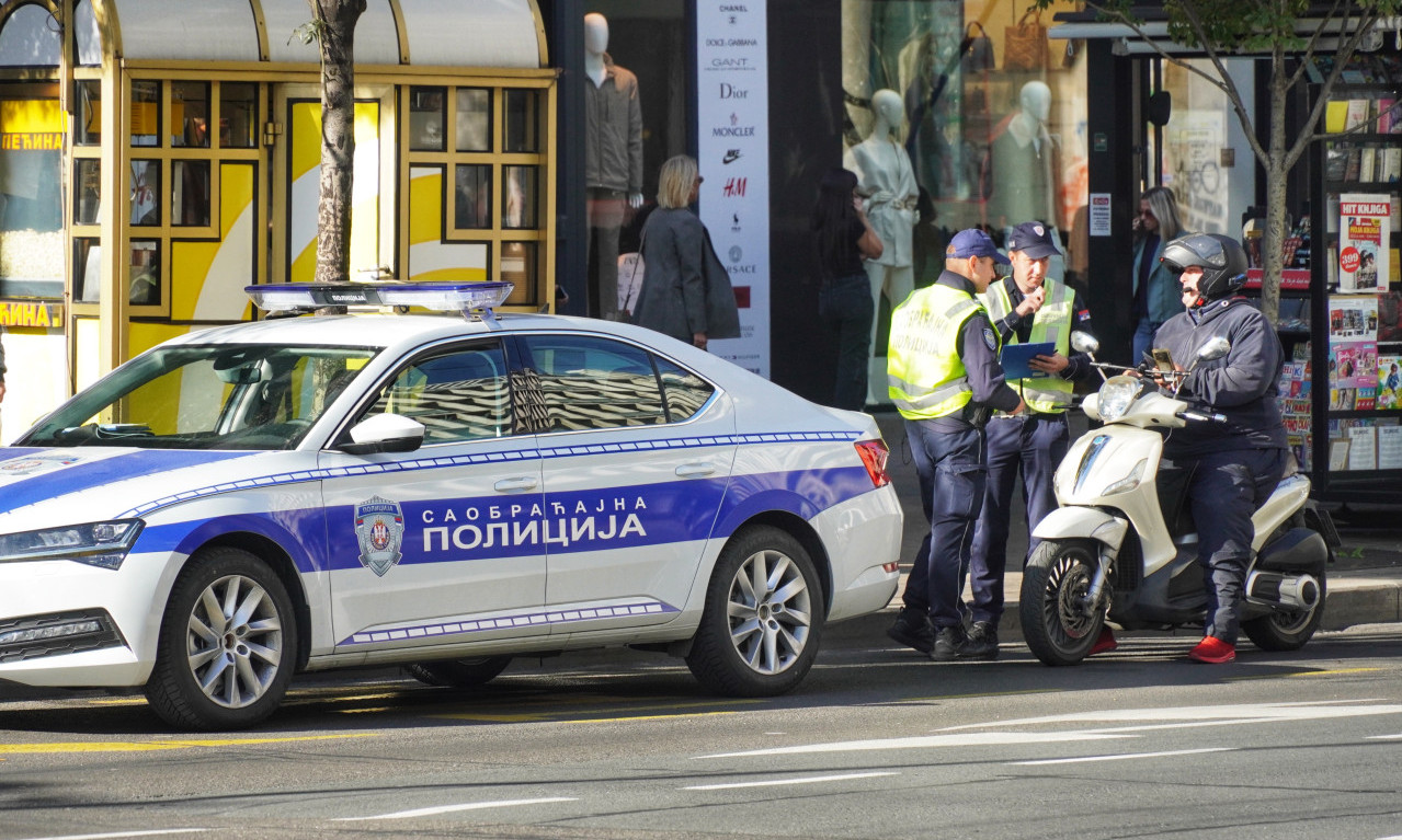 NA BULEVARU KRALJA ALEKSANDRA HAOS Jedno vozilo izazvalo potpuni kolaps! Pogledajte ovu bahatost (FOTO)