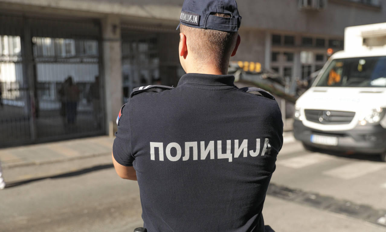 TRI DEVOJČICE SE POŽALILE ŠKOLSKOM POLICAJCU! Bile na meti predatora u Beogradu