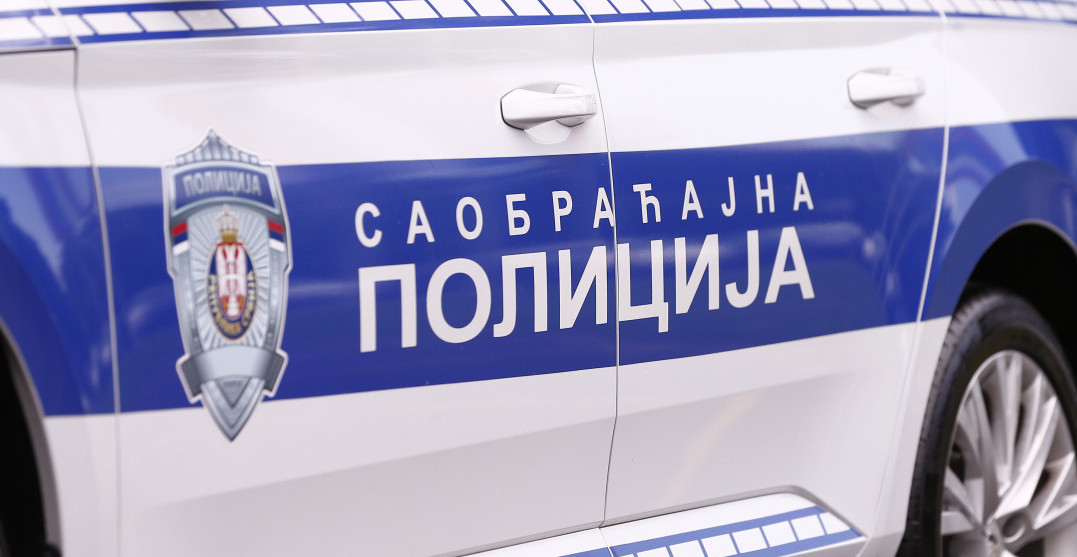 Haos u SAVSKOJ ULICI: Sve STOJI, a delovi AUTOMOBILA razbacani su na sve strane