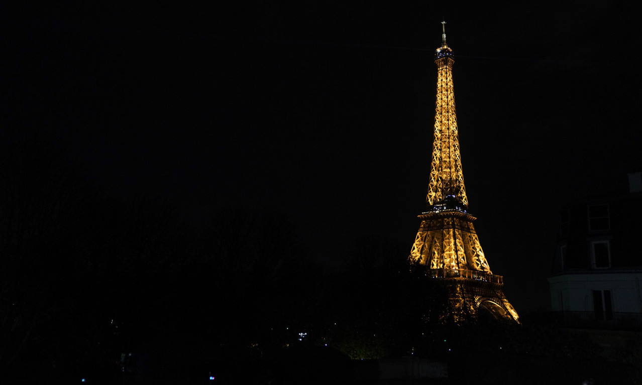 Pariz UKINUO vozila u NOVOGODIŠNJOJ noći: Želja građana i udruženja je da GRAD PRODIŠE